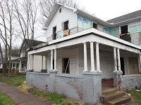 Indiana Landmarks, the state's leading historic preservation group, has stepped in to try to prevent Vincennes University from demolishing four old houses near campus, including this one at 828 N. Fourth St. The city Historic Review Board plans to meet with VU officials to tour the houses on Monday. Staff photo b Gayle R. Robbins