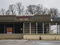 The former Marsh Hometown Market at 1301 S. E St. sits vacant on the afternoon of Thursday, Jan. 11, 2018. (Photo: Mickey Shuey/Palladium-Item)